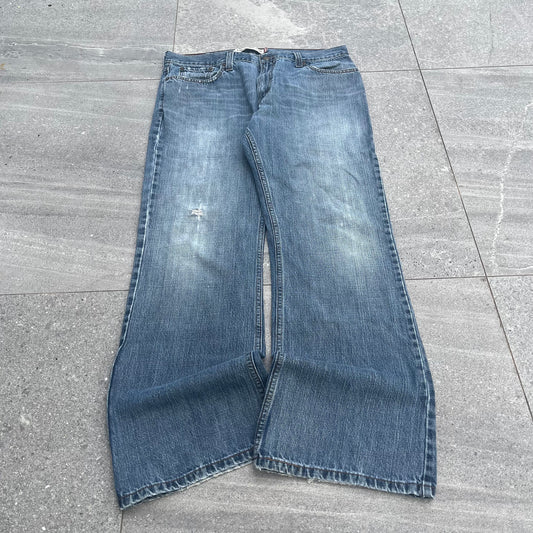 levi low rise bootcut faders - 36x32”