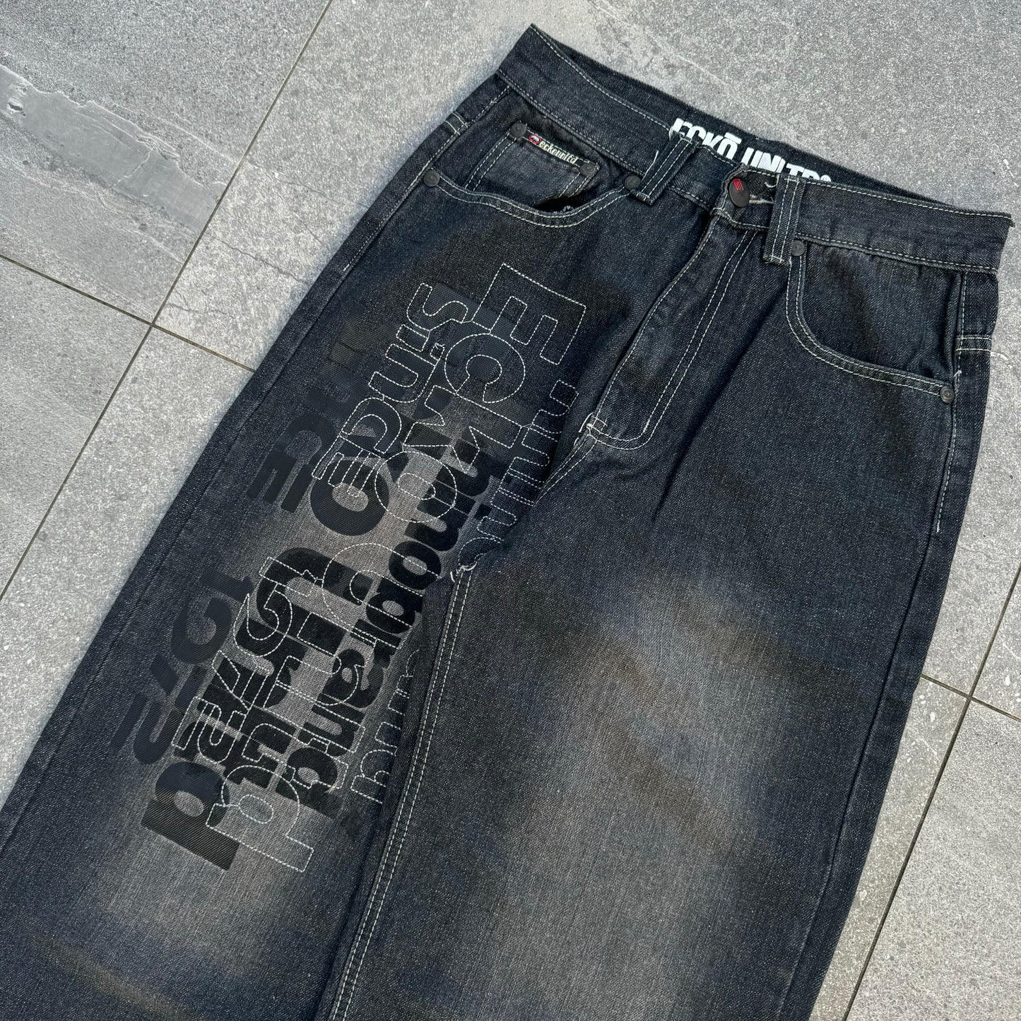 ecko front hits - 30x30”