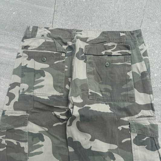 faaaaat camos - 38x30”