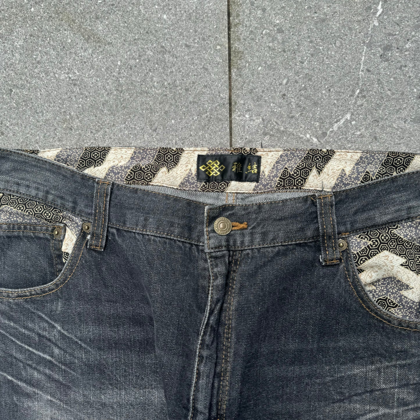 HARDDD buten multi pockets - 36x30”