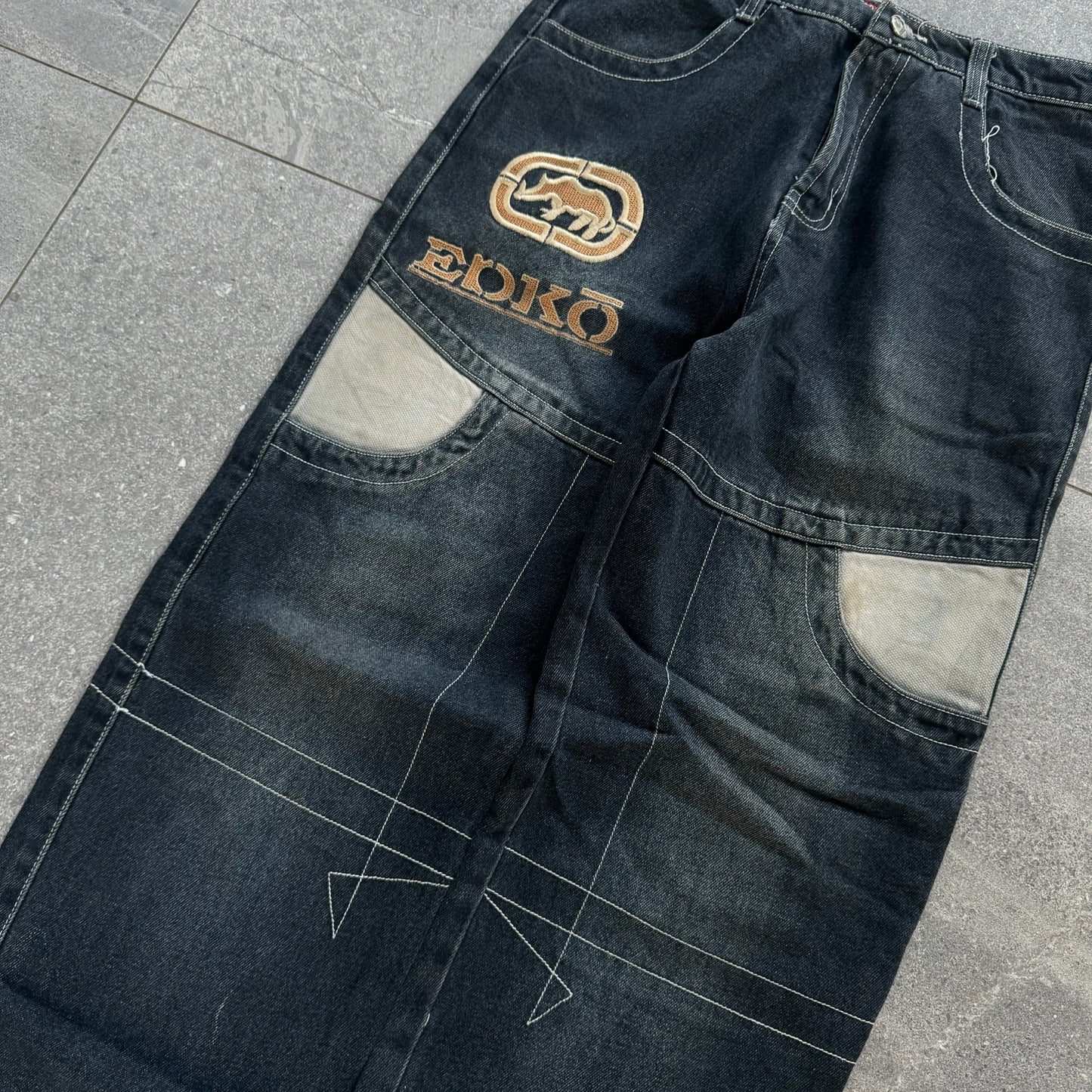 ecko jawnees - 31x31”