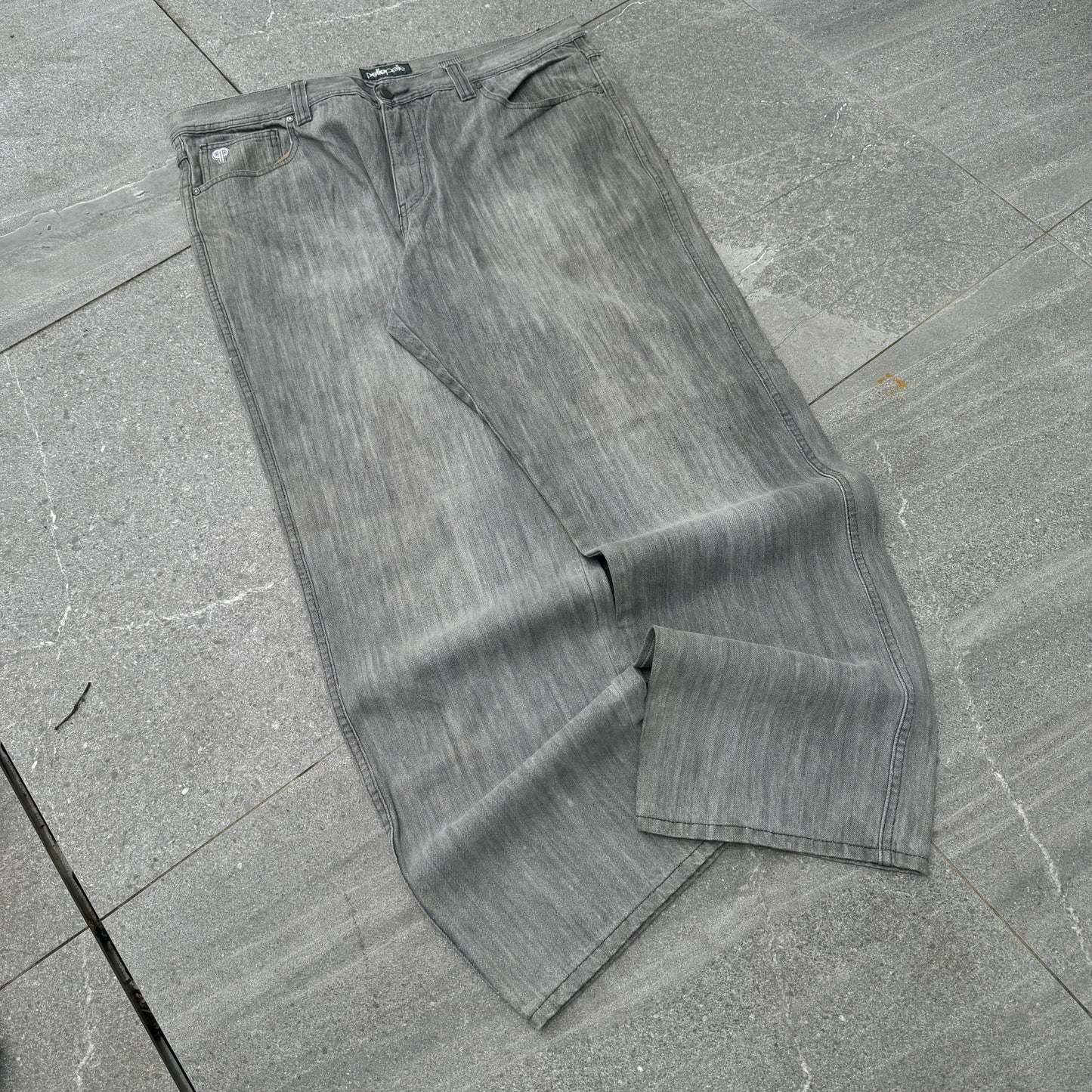 pelle grey wash bangers - 42x32”