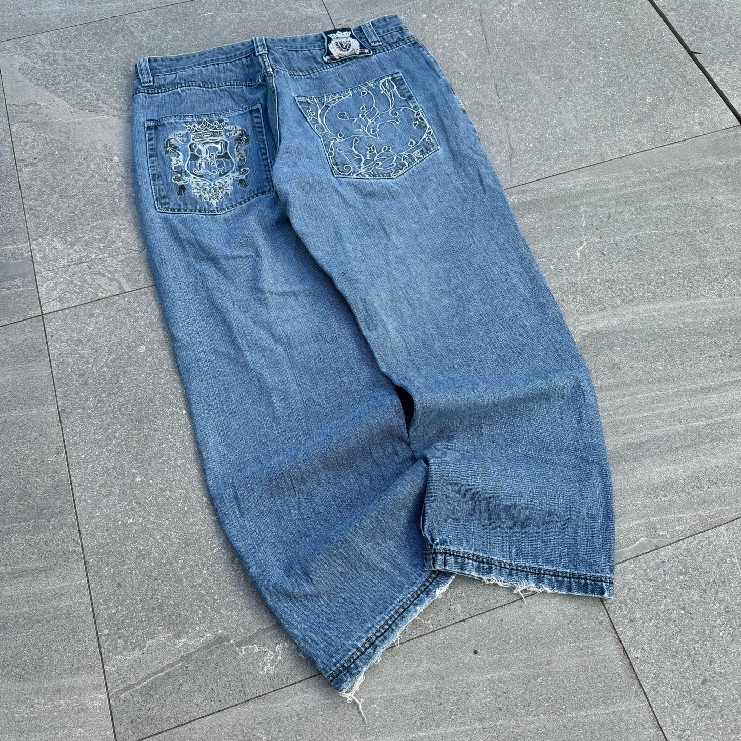 beautiful embroidered crown holders - 40x32”