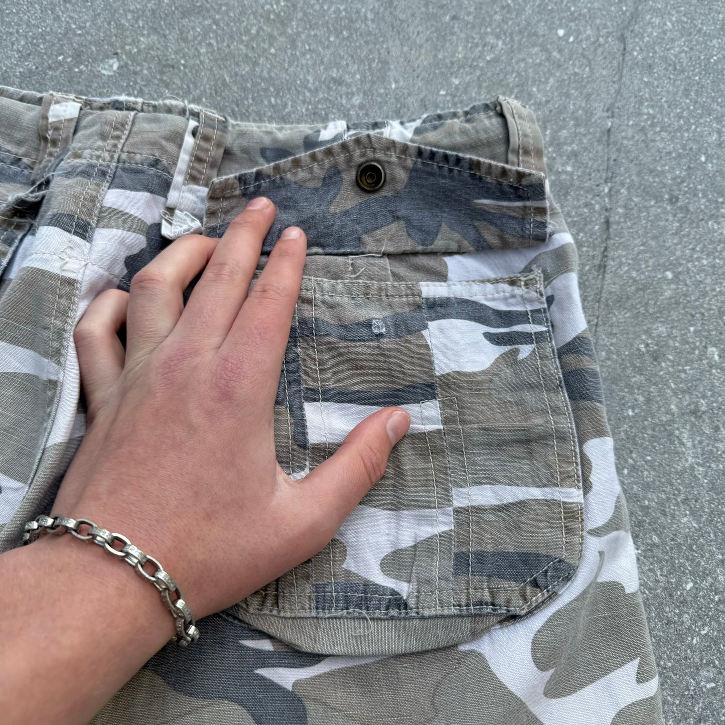abercrombie&fitch camo shorts - 31”