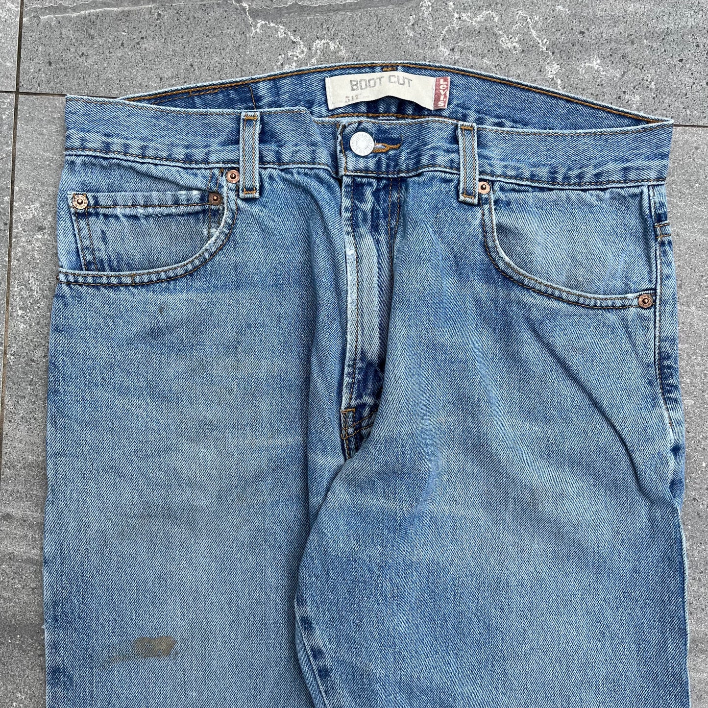 these are soo gooooooooooooood 😫😫😫 levi 517 bootcuts - 32x30”