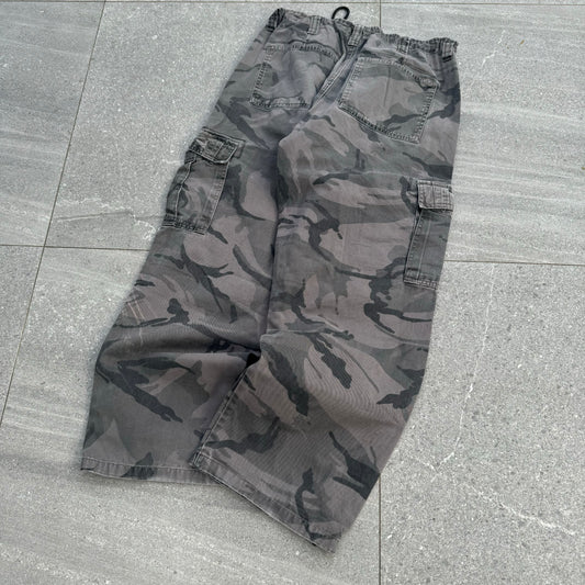 wrangler camo pantaloons - 34x29”