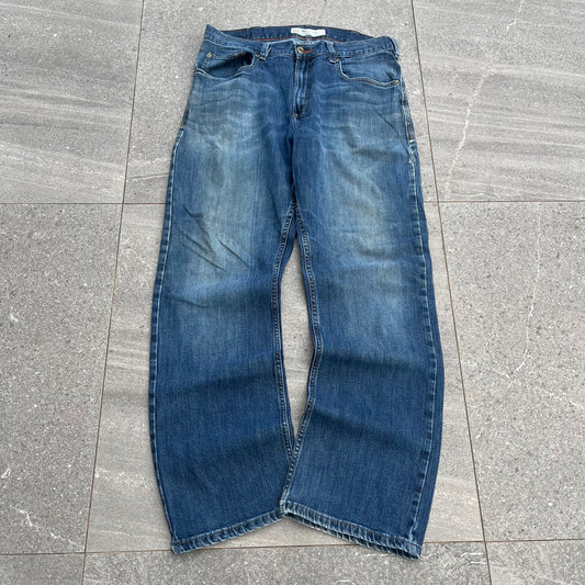 just a great everyday tidy pair of lee bootcuts - 32x32”