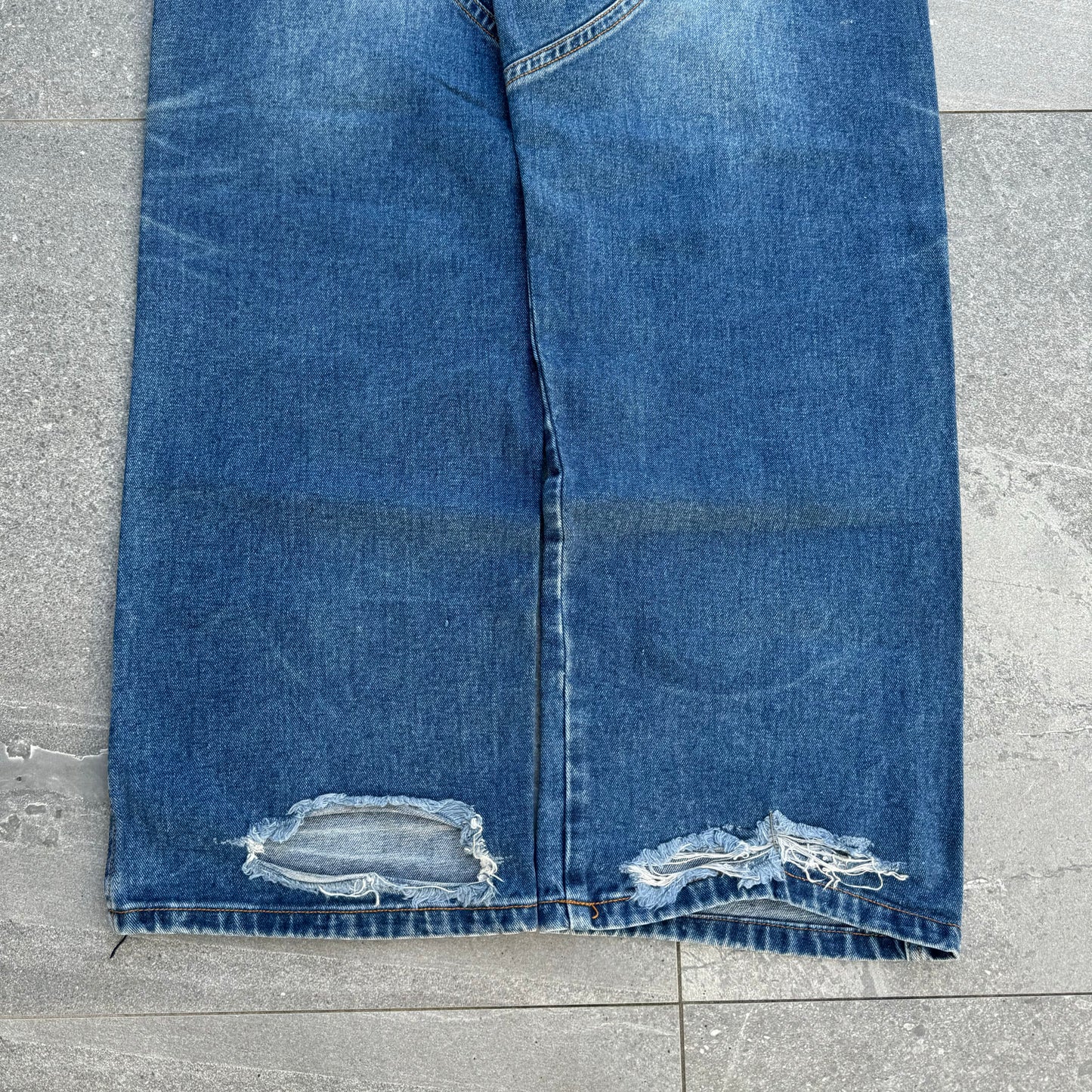 someone took a bite out the heel of these lmfao 38x32”