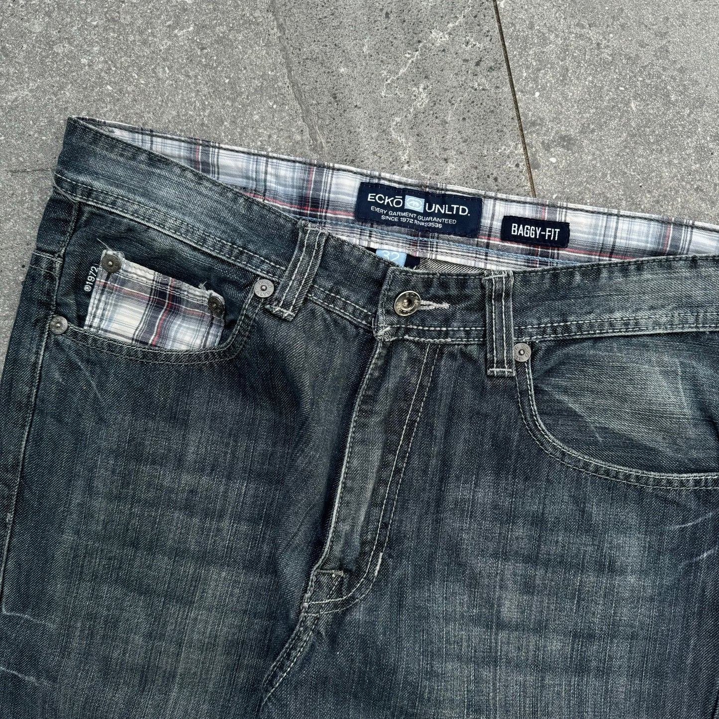 plaid pocket ecko jeans - 33x31”