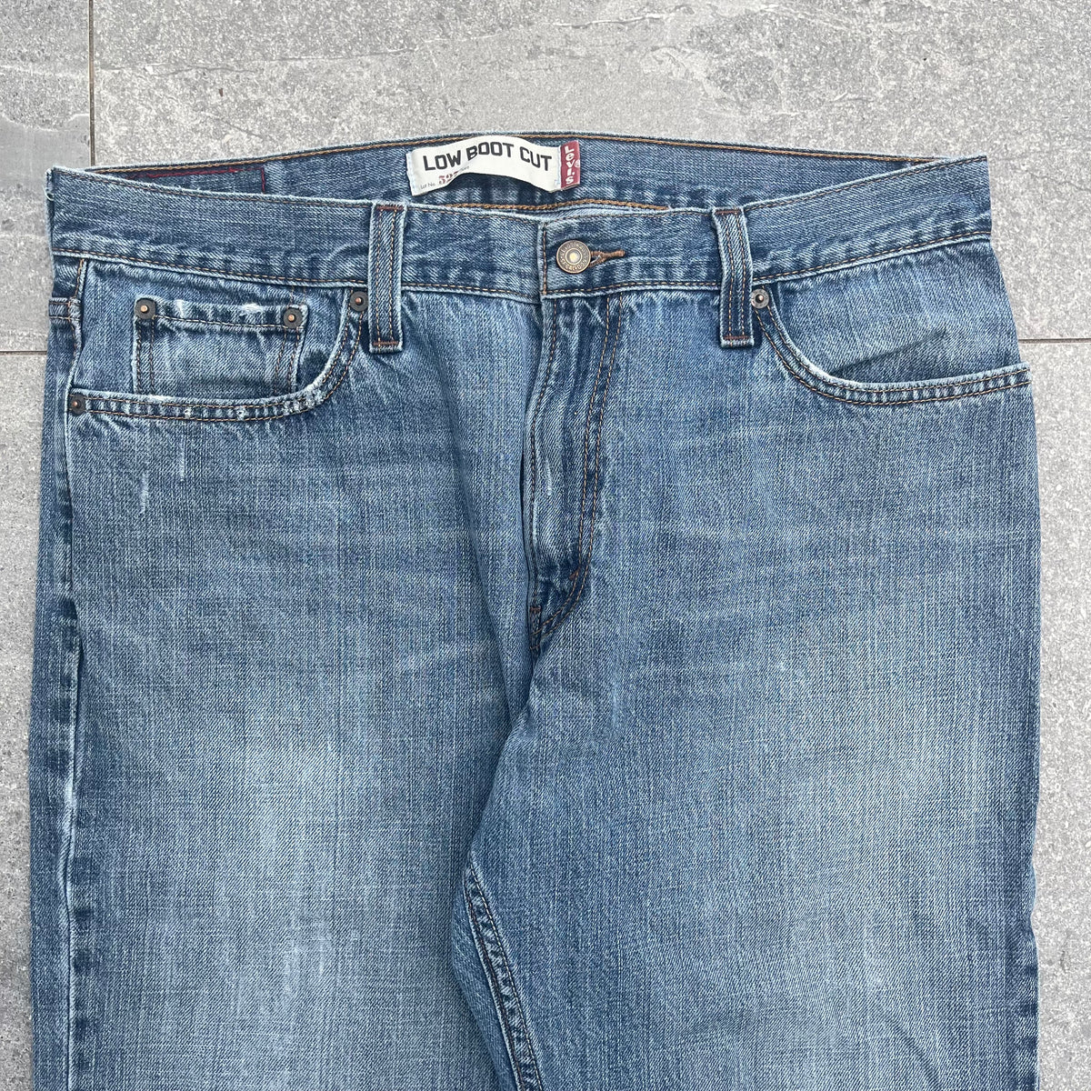 levi low rise bootcut faders - 36x32”