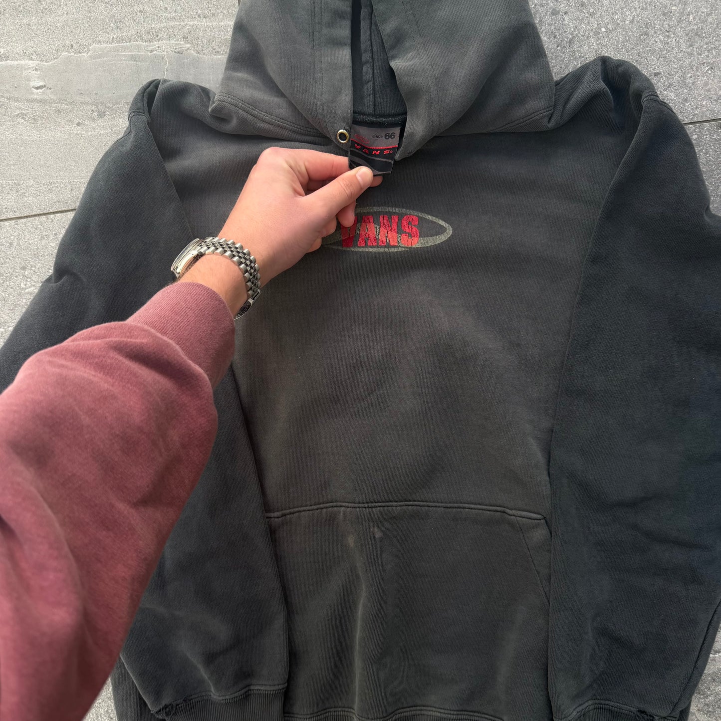 ONG im gonna keep this 90s vans if it doesn’t sell within 10 mins. size M