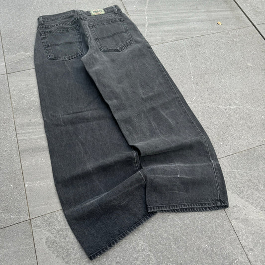 if you are a 32”, you need to buy these instantly. grail solo jeans
