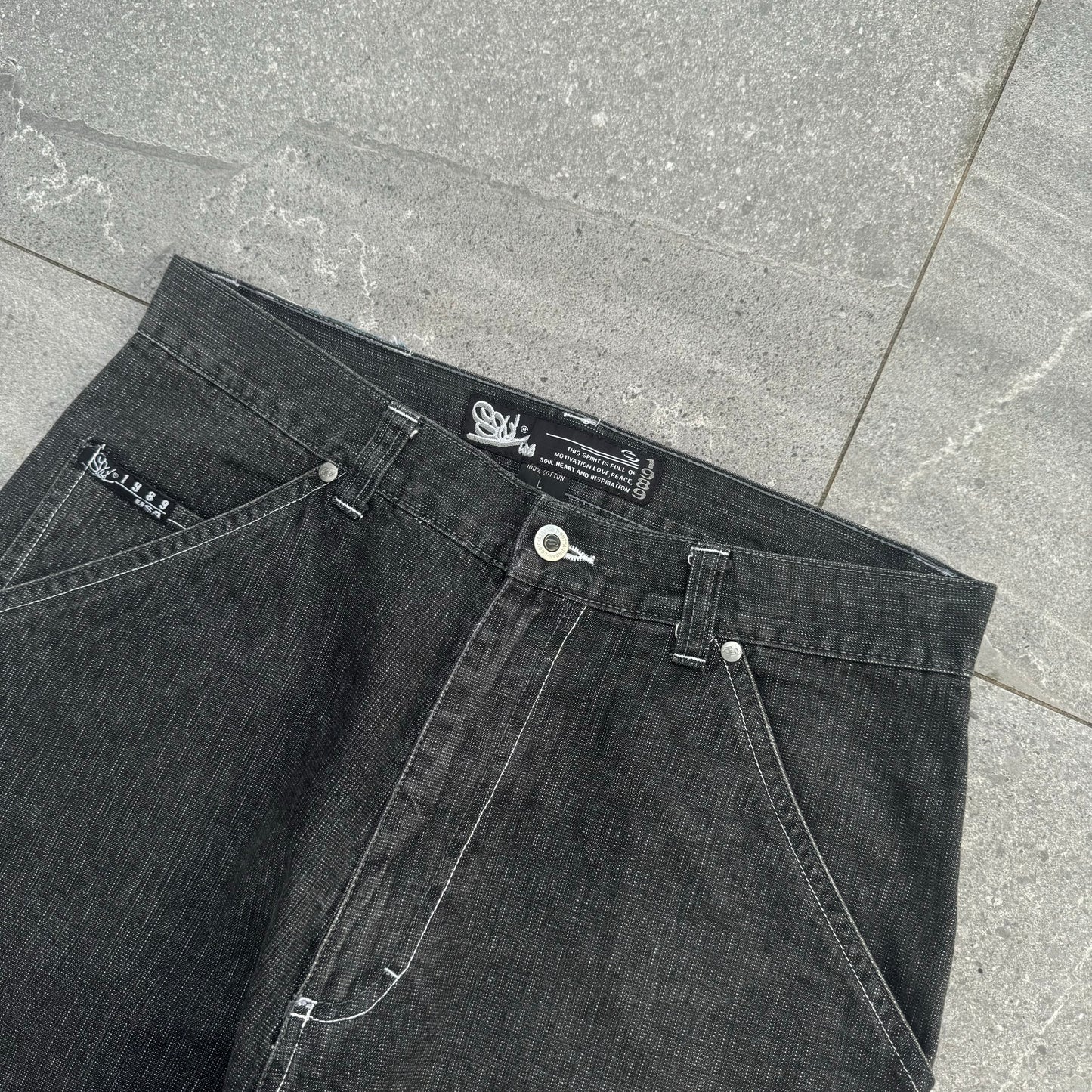 yes officer, this pair right here 32x31”