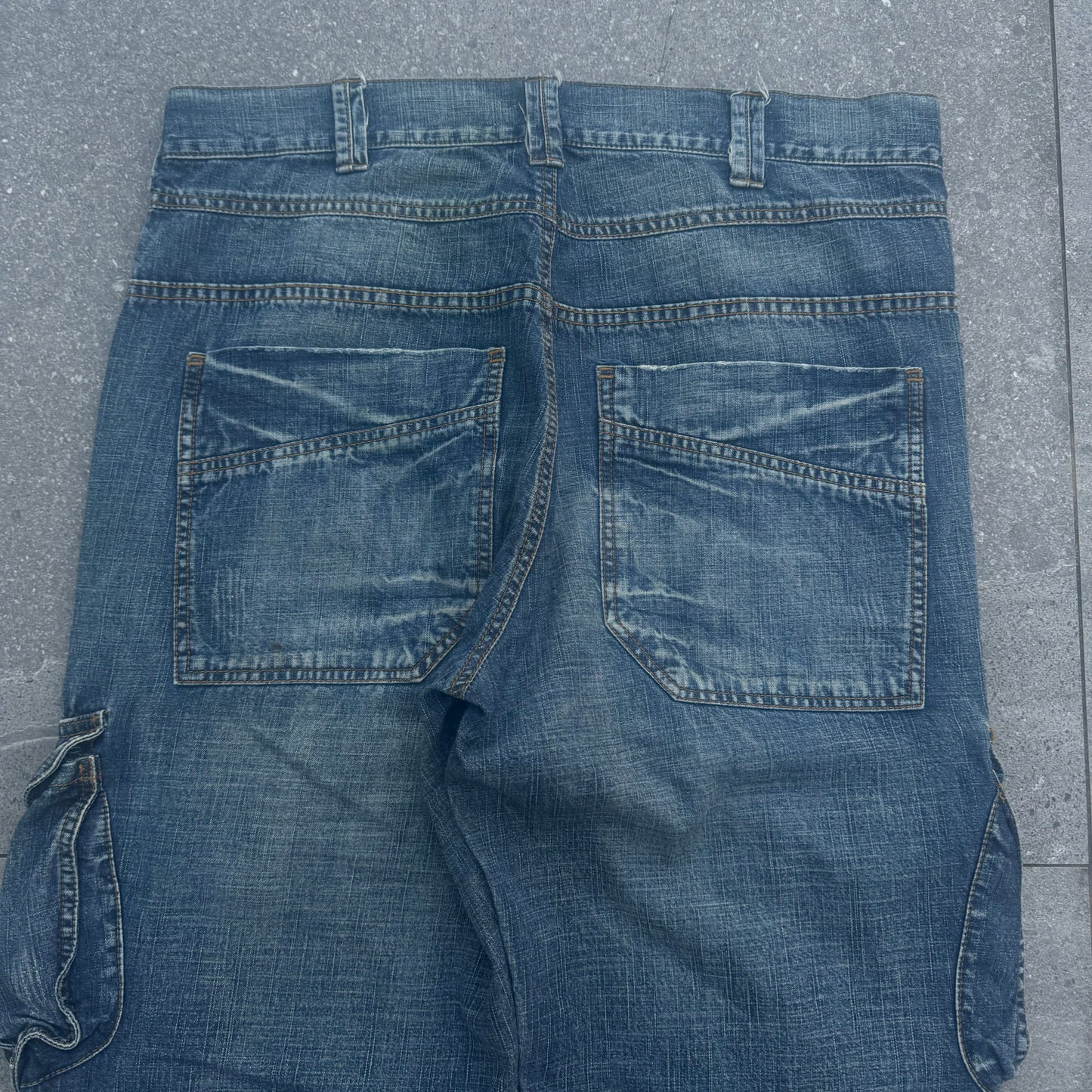 genuinely fucking beautiful bootcut cargos - 33x33”