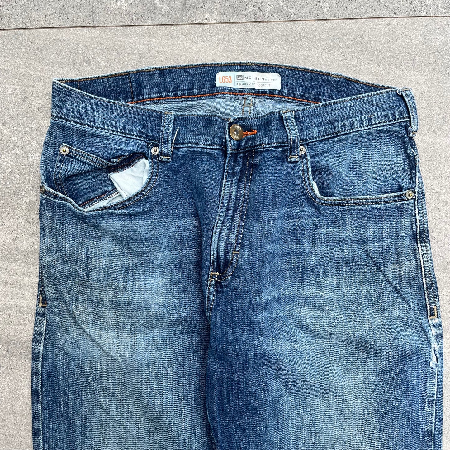 just a great everyday tidy pair of lee bootcuts - 32x32”
