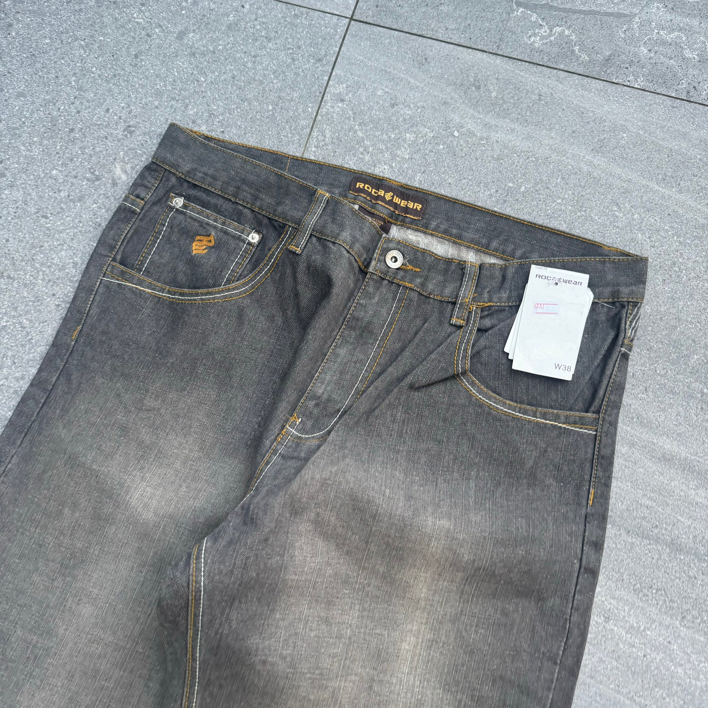 deadstock rocawear jeans - 36x32”