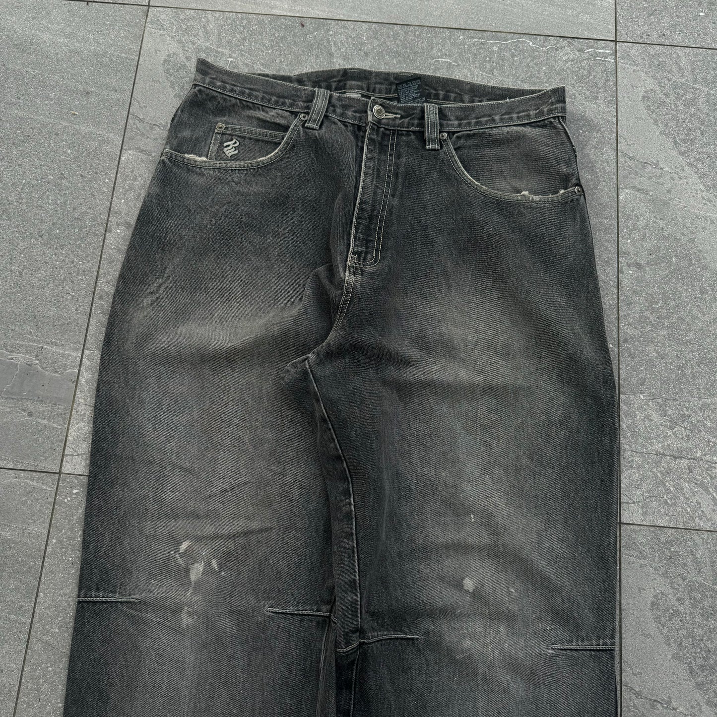 delf jeans - 42x32” (can fit most sizes tho)