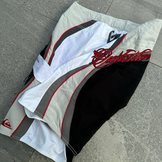 cleanest quiksilver boardies - 34x11”