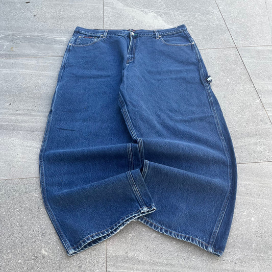 massive tommy jeans - 40x28”