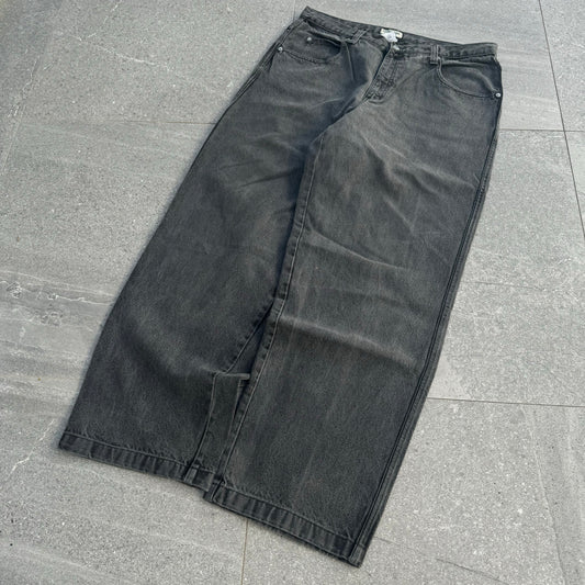 guess jeans - 36x33”