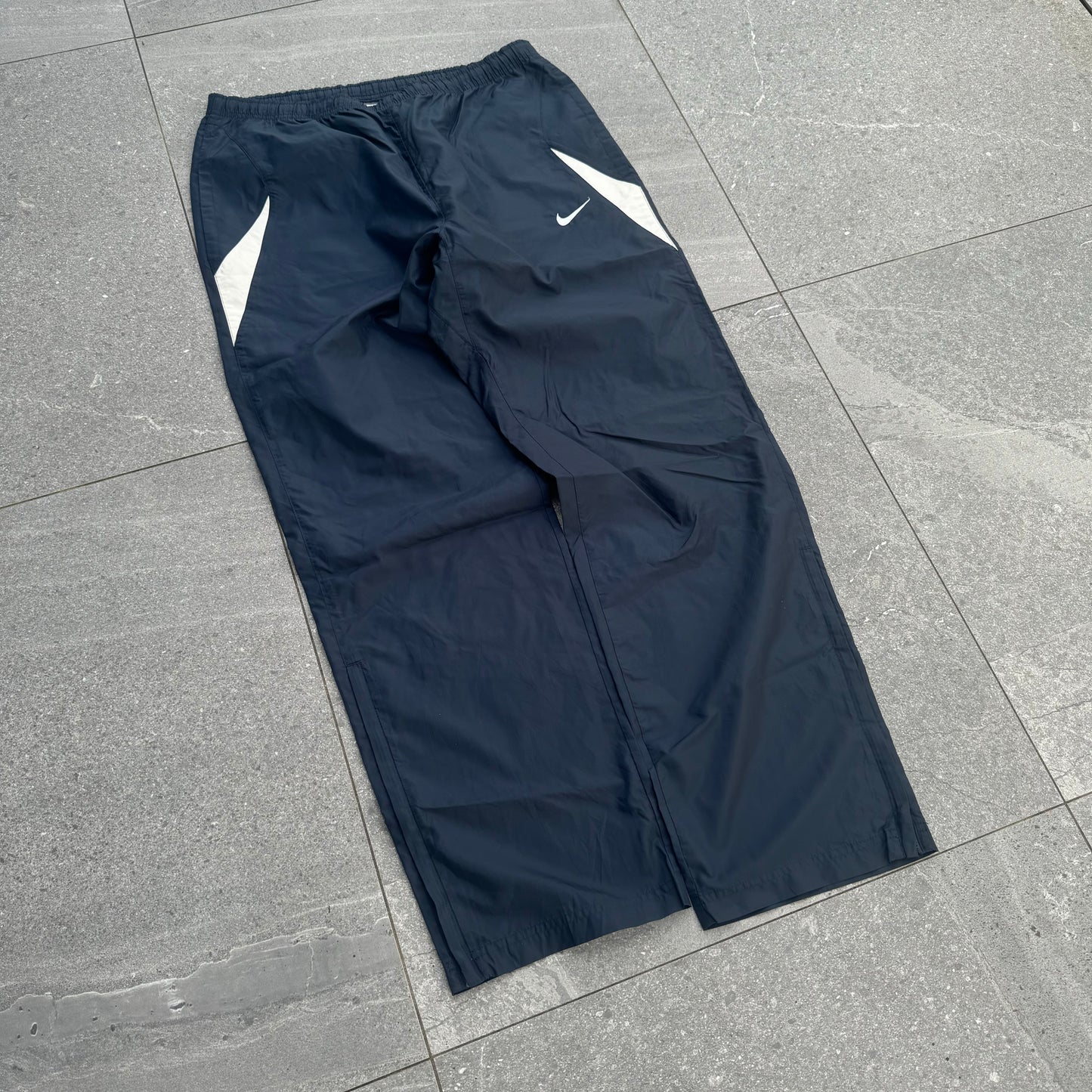 lightweight nike tracks - M/L