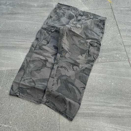 fat camo pants - 40x30”