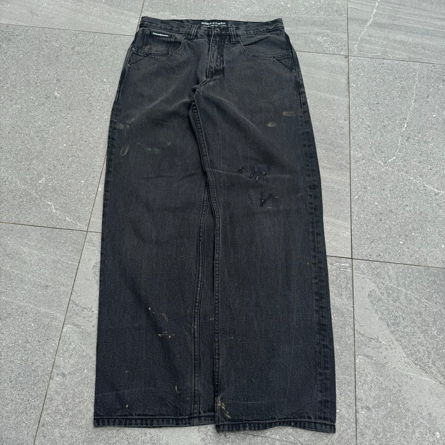 nice! clean (kinda dirty) but clean rocawear jeans ! 32x32”