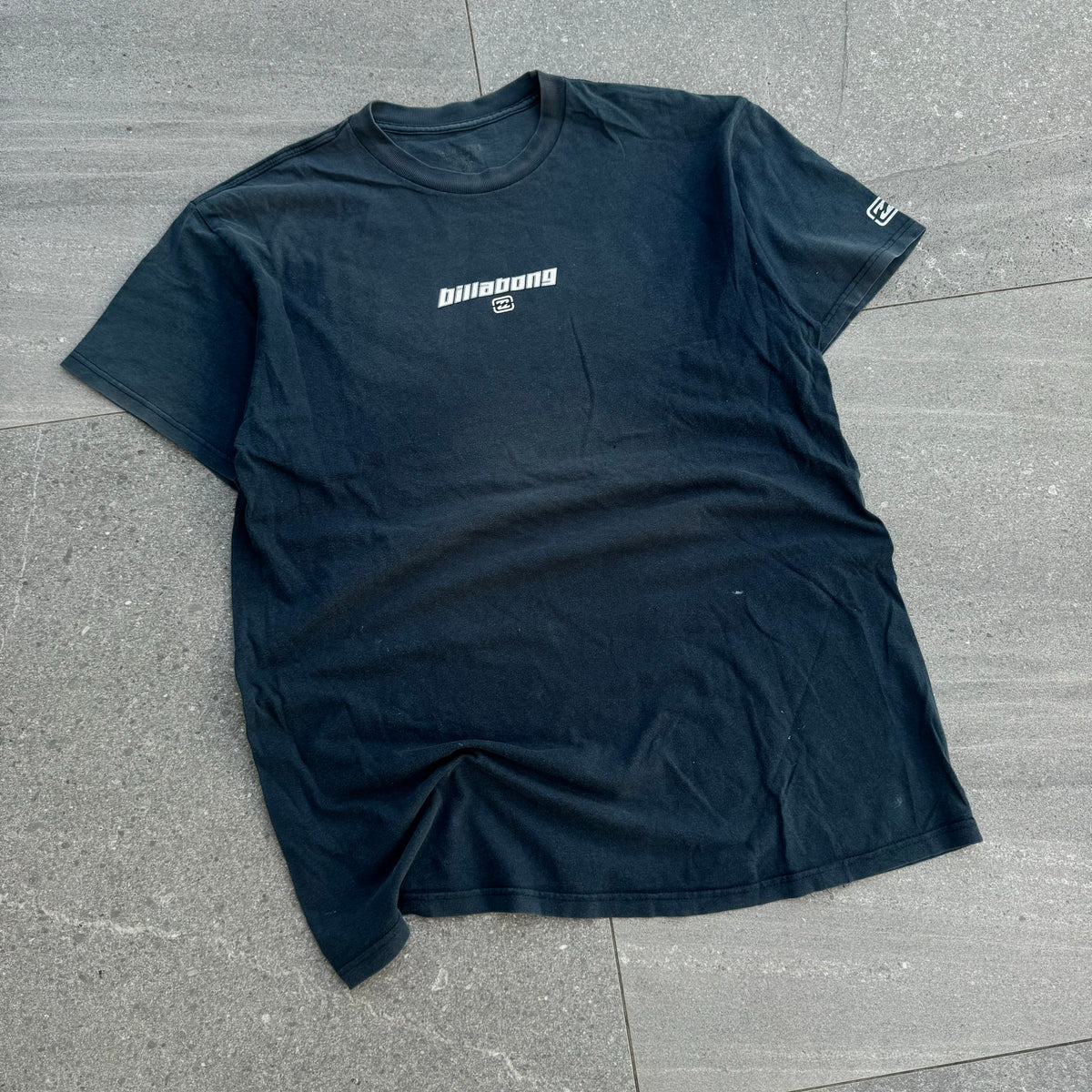billabong back hit OG tee - L