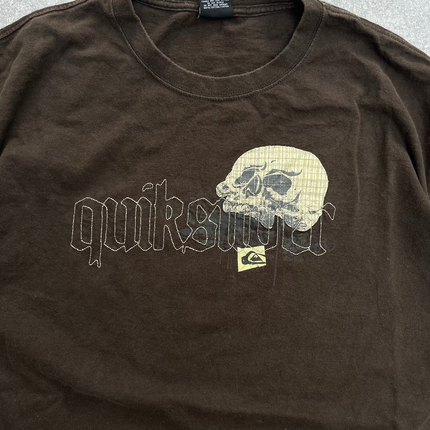 my personal 😫 quicksilver plaid skull tee - XL