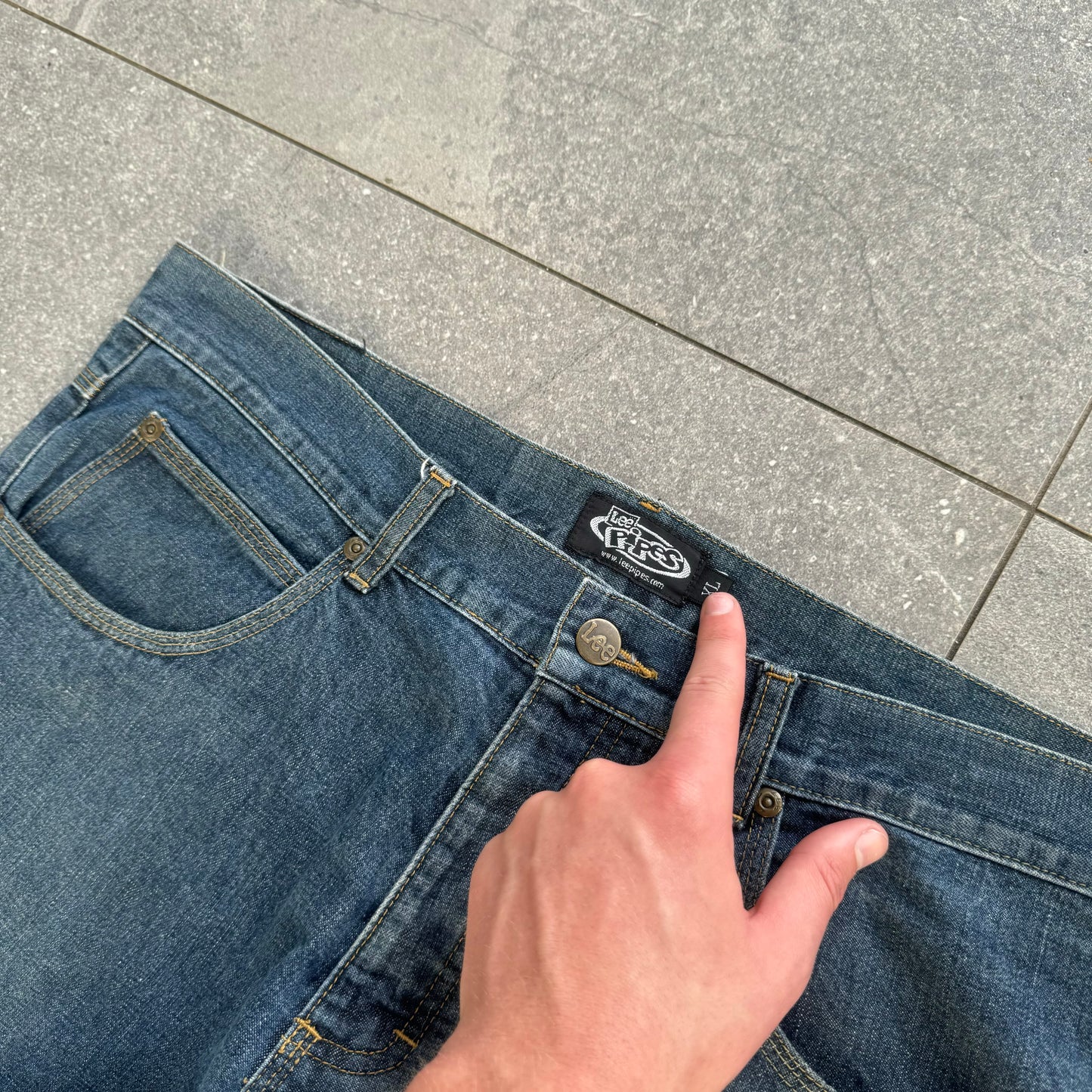 clean lee pipes - 36x29”