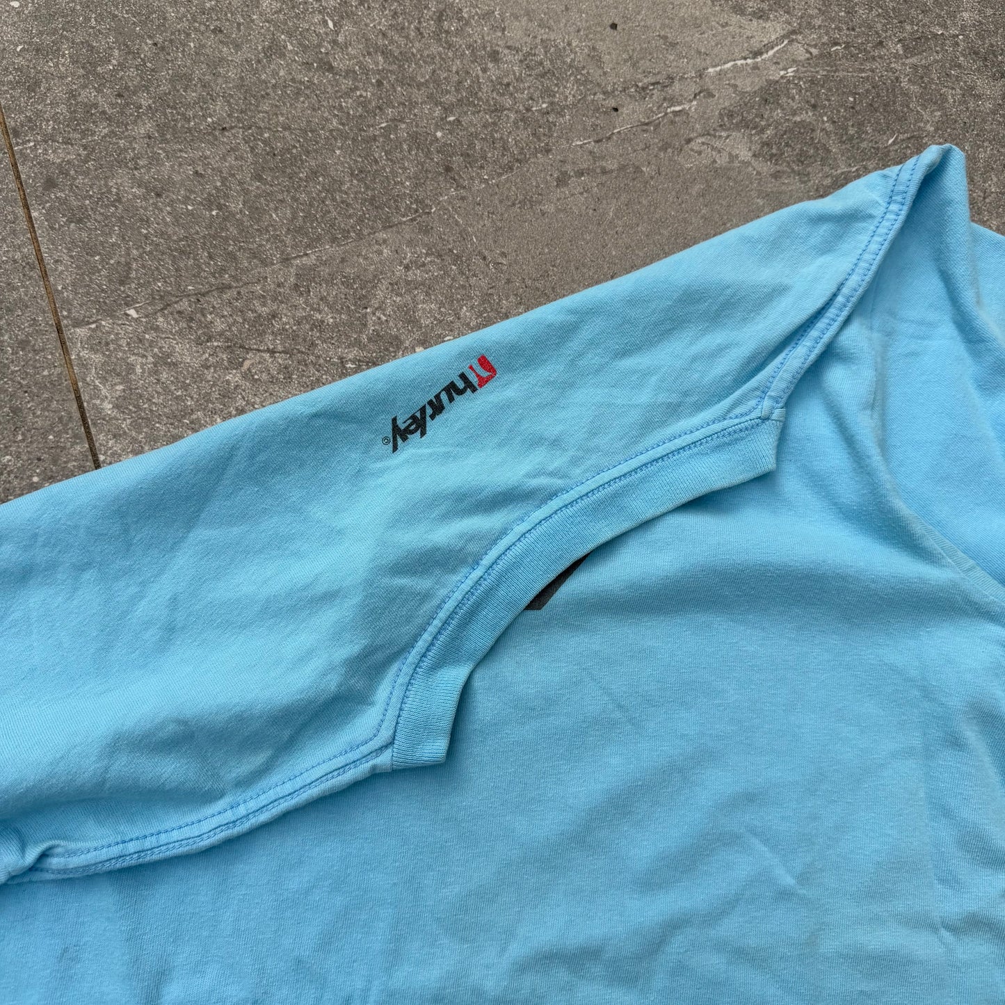 sososo clean hurley tee - M