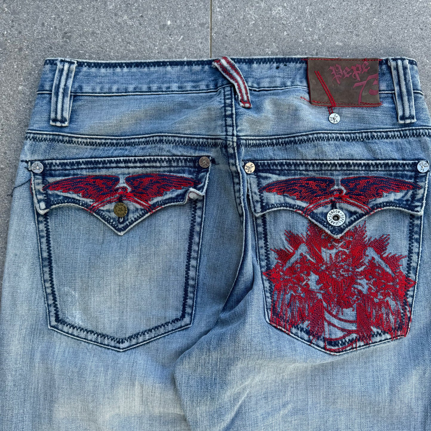 GOAAAATED PEPE BOOTCUTS look at the wash 34x33”