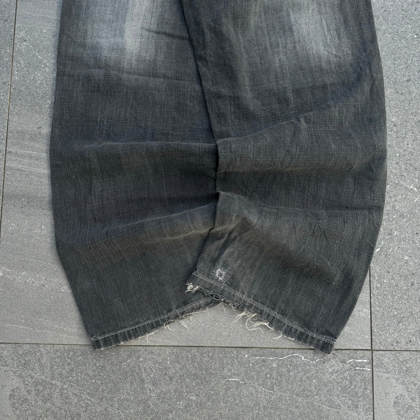 my last pair of redtabs 🥀 35x31”