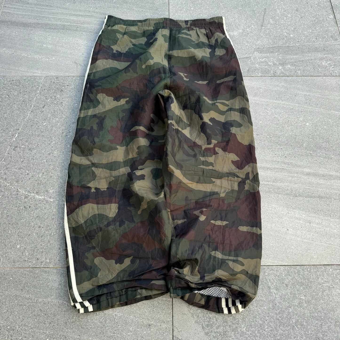 insanely rare camo adidas sweats - L