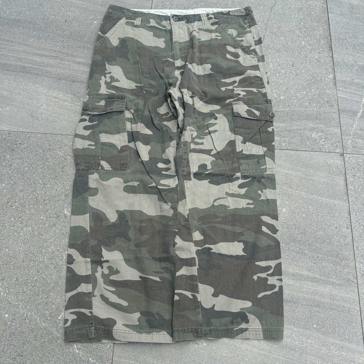 faaaaat camos - 38x30”