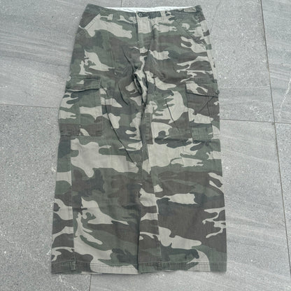 faaaaat camos - 38x30”
