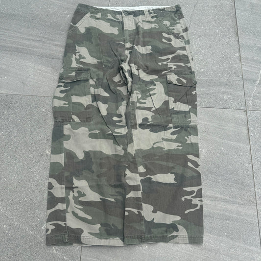 faaaaat camos - 38x30”