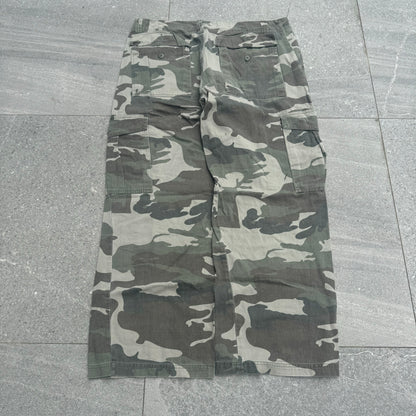 faaaaat camos - 38x30”