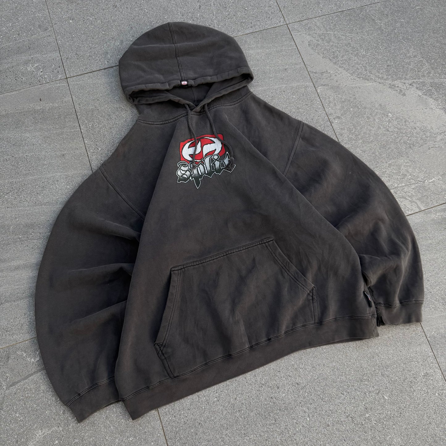 90s split distressed fader. best hoodie out. - L