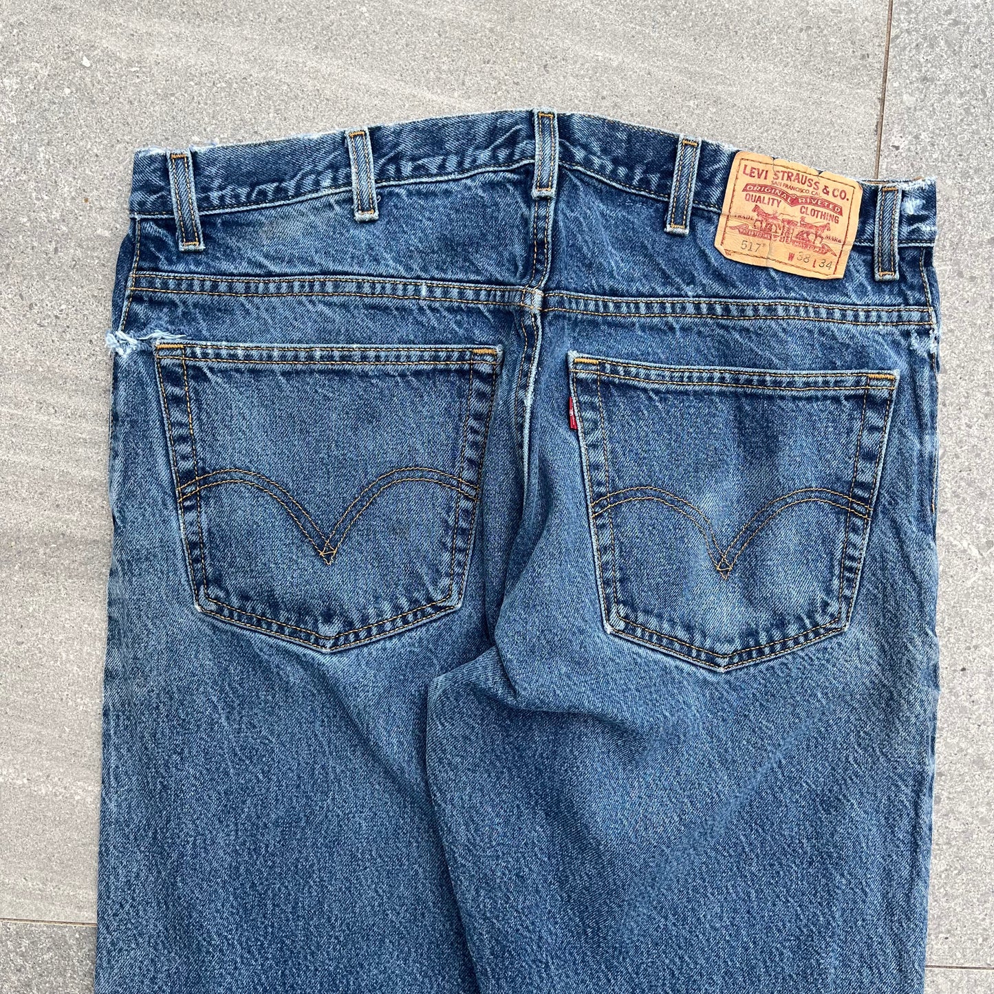 wowoowowow great pair of levi 517 bootcuts - 38x35”