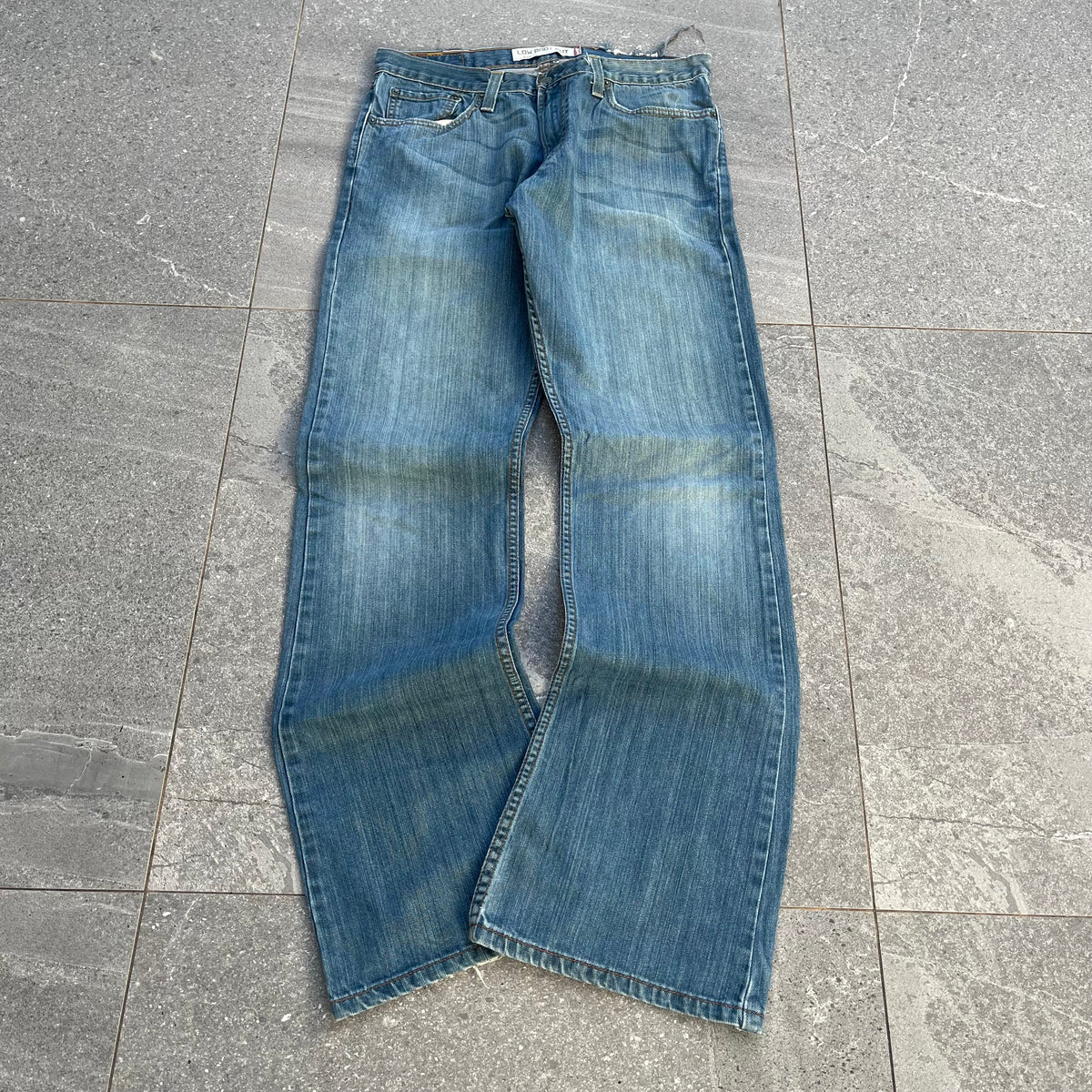 levi 527 low bootcut faders  - 32x34”
