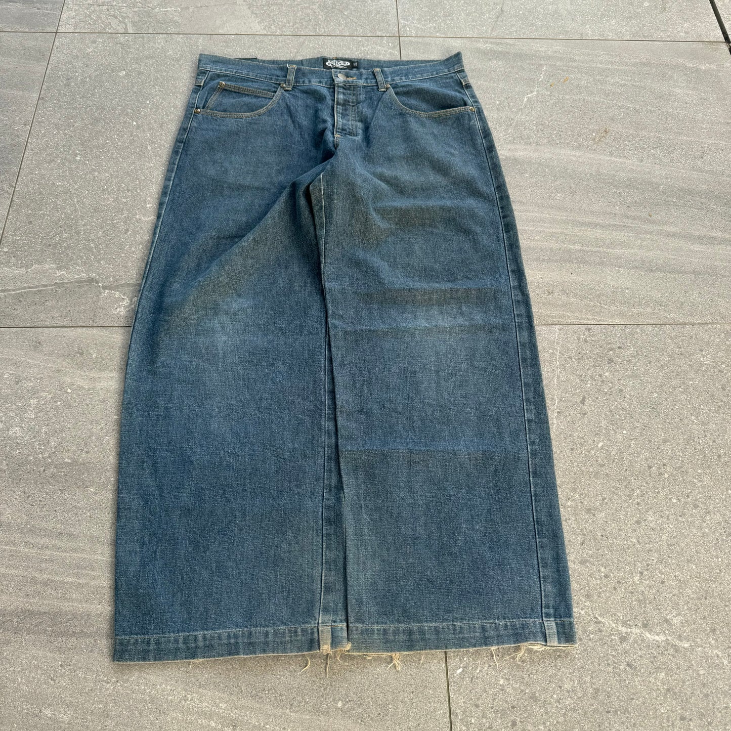 clean lee pipes - 36x29”