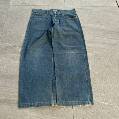 clean lee pipes - 36x29”