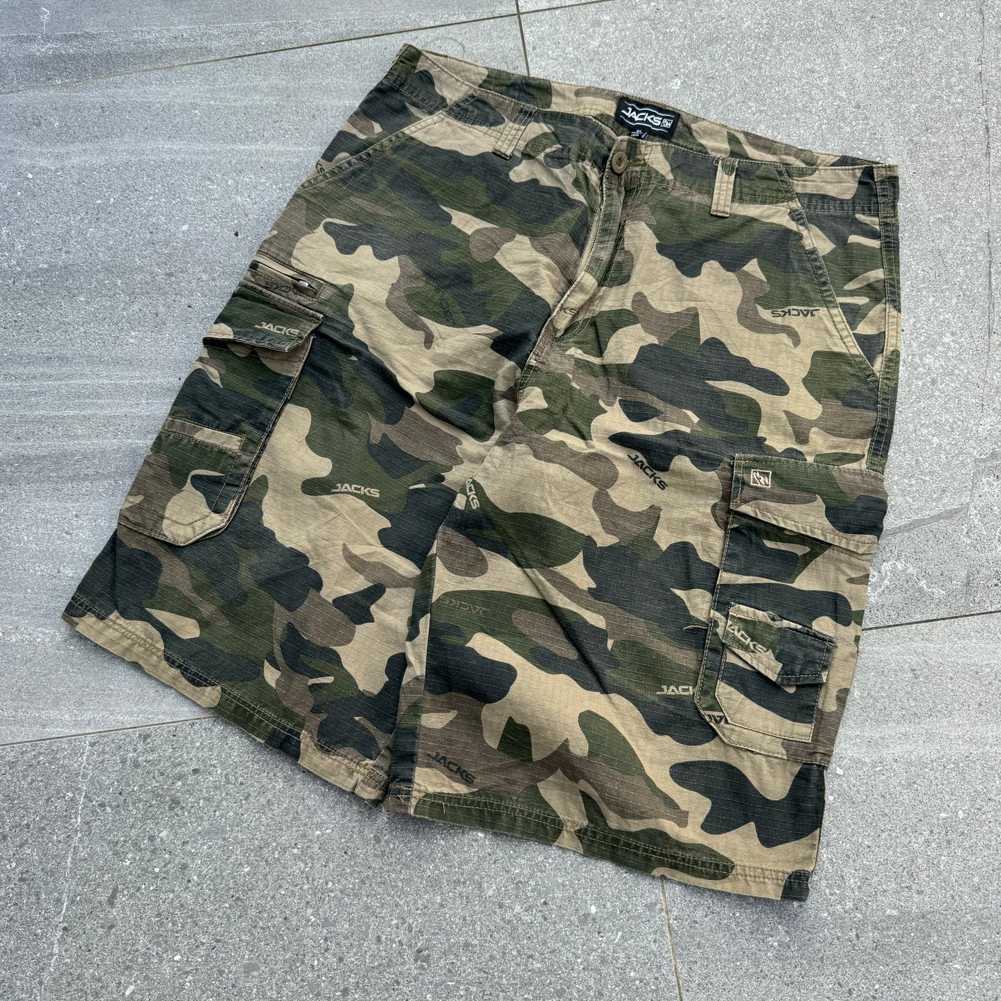 jacks camo shorts - 36”