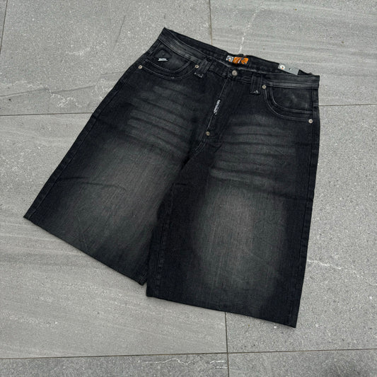 *DEADSTOCK* 2000s akademiks jorts - 34x13”