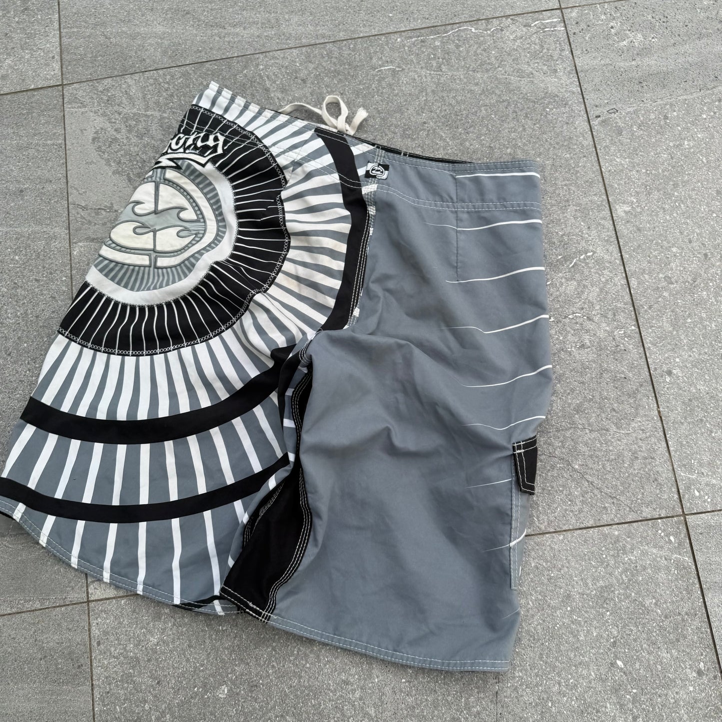 grail billabong side swirls - 32”