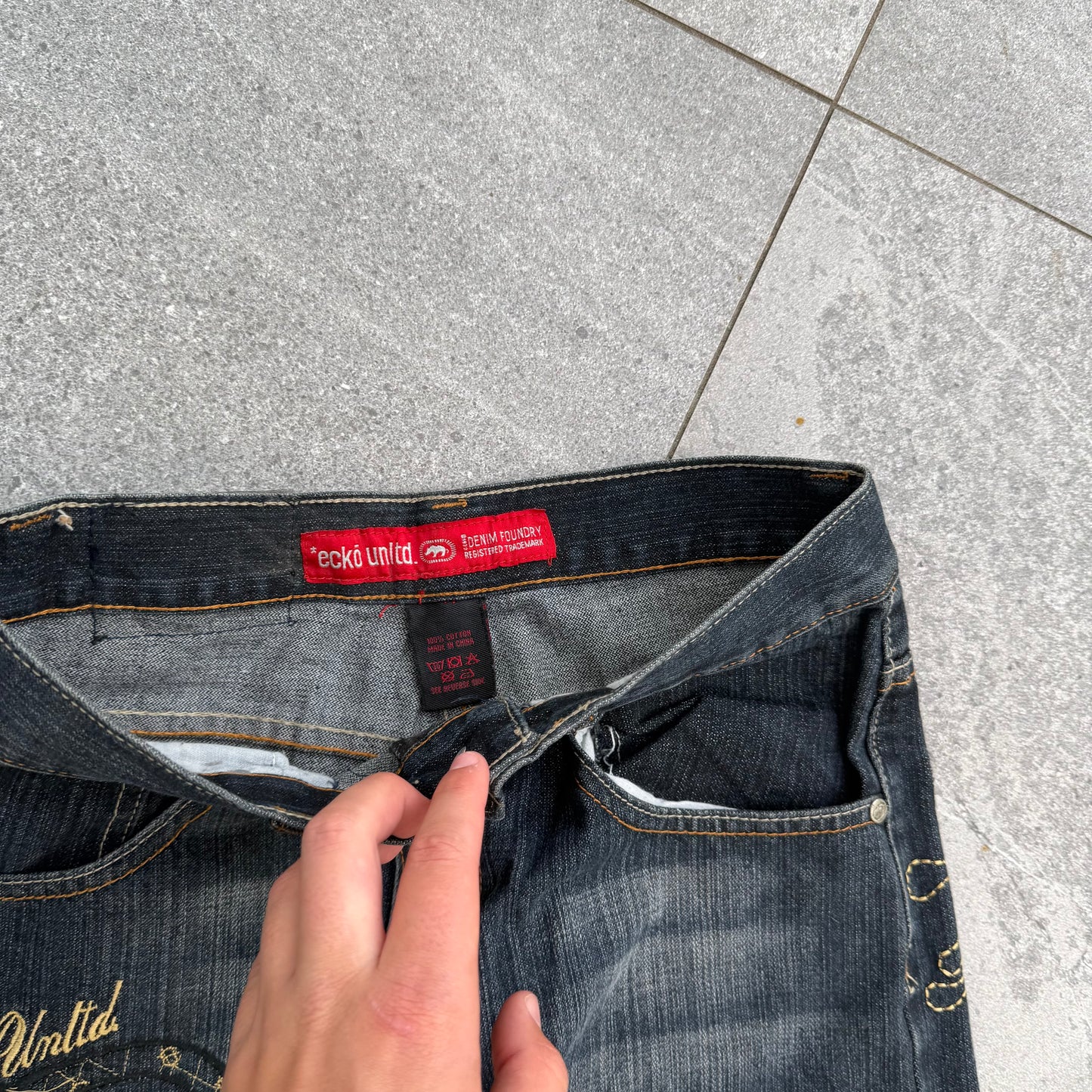 deadstock ecko front hit grails - 28x31”