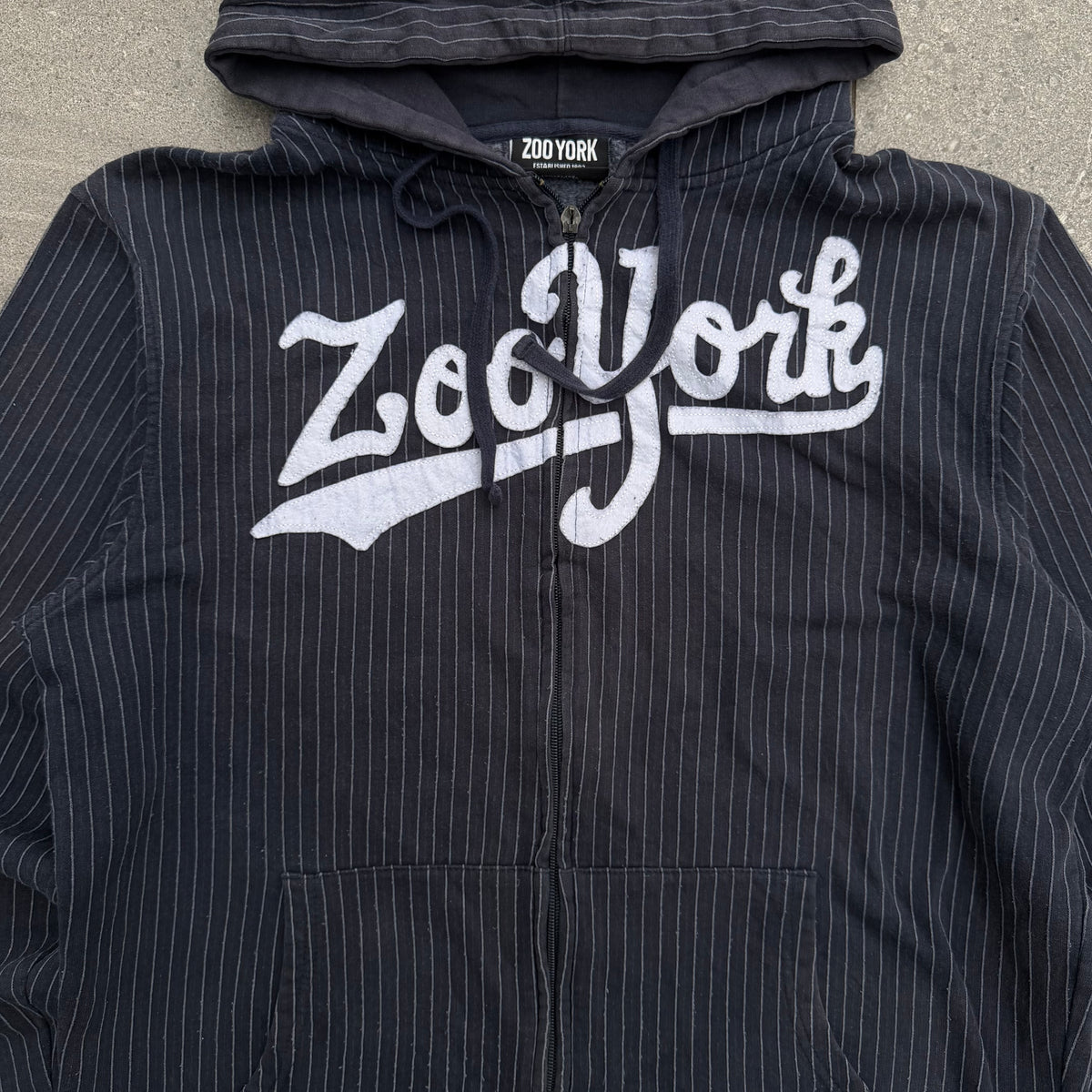 pinstripe embroidered zoo york zip up - M