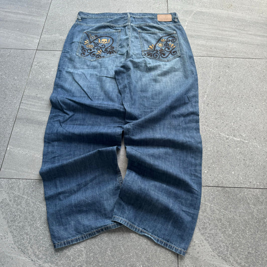 beautiffffullll embroidery on these ecko skulls - 38x31”