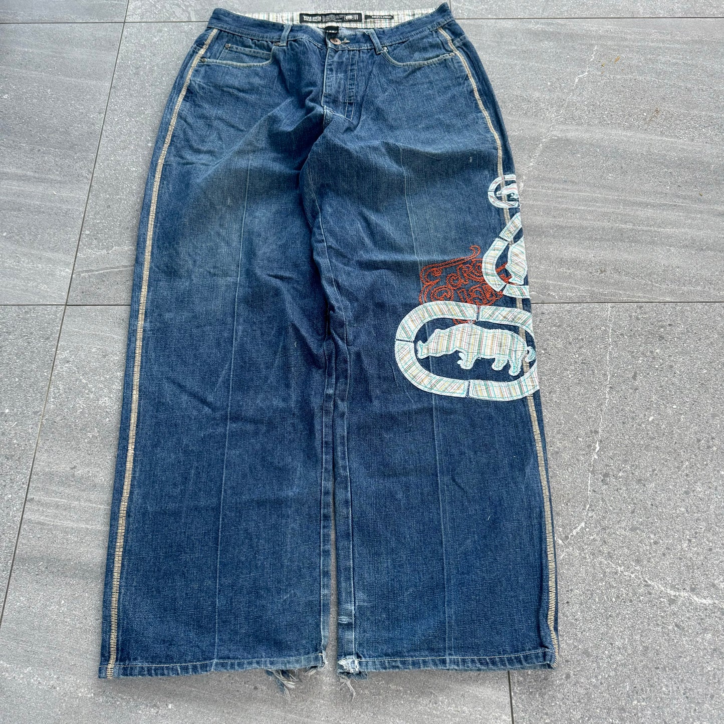 crayzzzz ecko hits - 36x32”